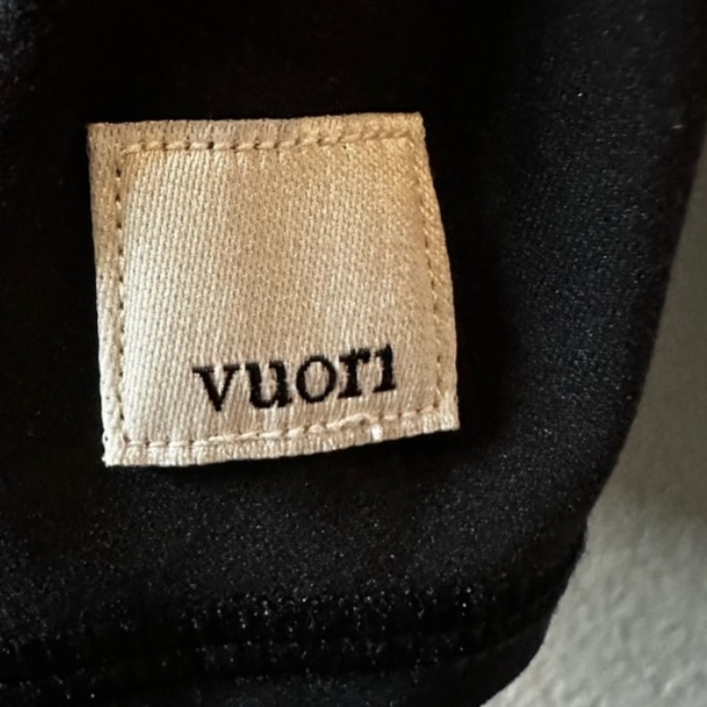 Vuori Black Long Sleeve Crop bra Top small - Picture 5 of 6